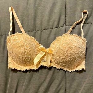 Women’s gently used bras!